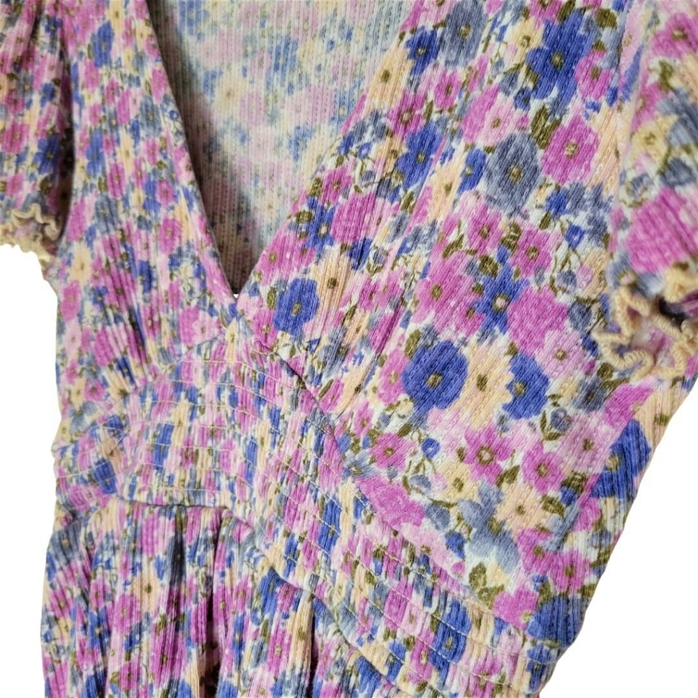 Daisy Flower V Neck Crop Top